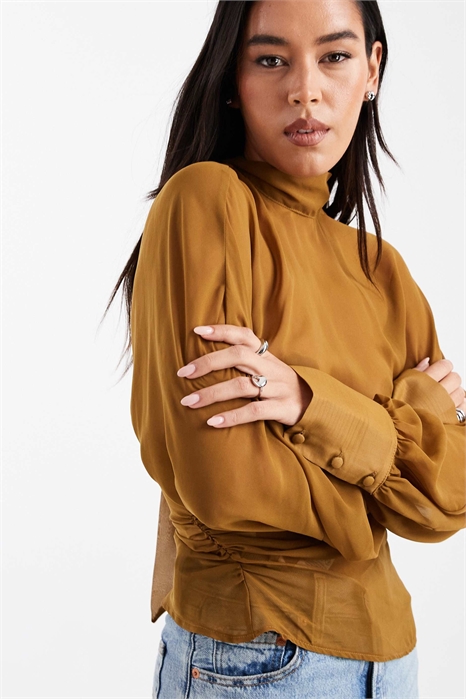 Блузка с высоким воротником и рукавами «летучая мышь» артикул 153087630