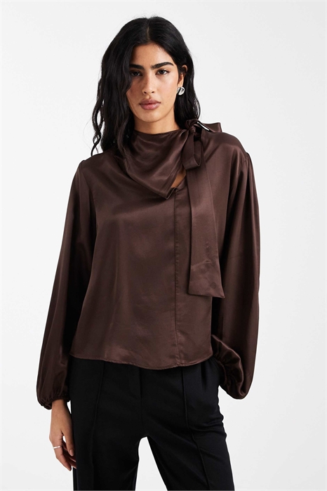 Блузка с атласным воротником-галстуком артикул 153564193