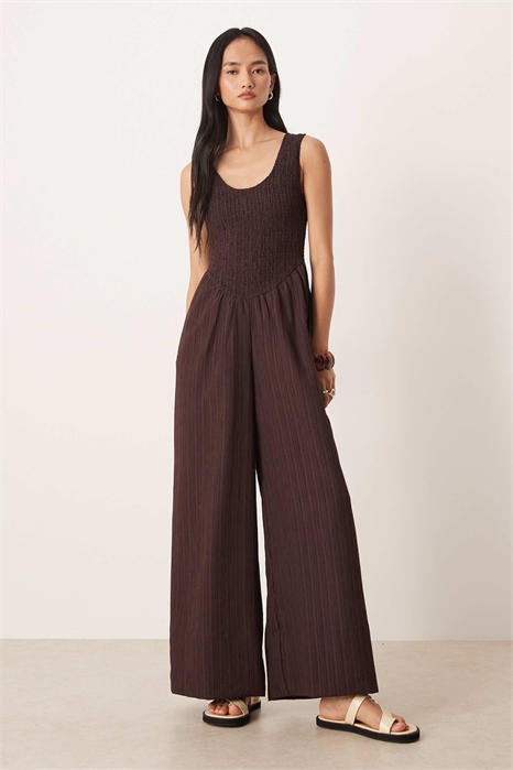 Комбинезон с воротником-лодочкой и эффектом гофрированной ткани артикул 152000376