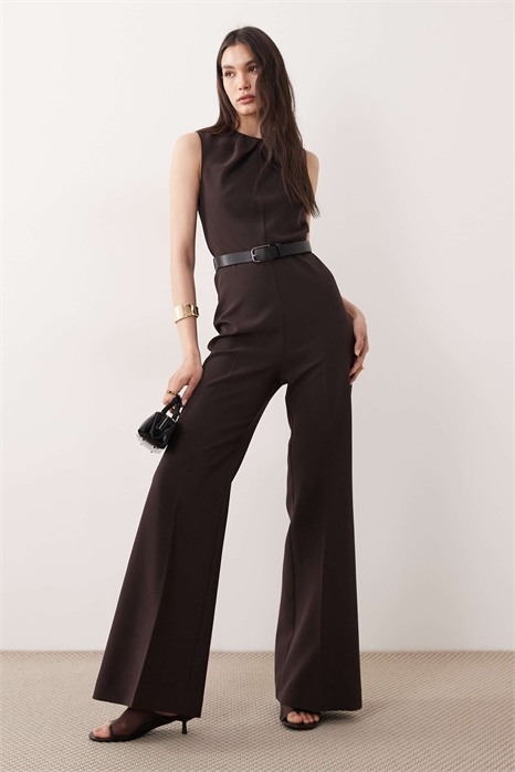 Комбинезон без рукавов с поясом артикул 155145195