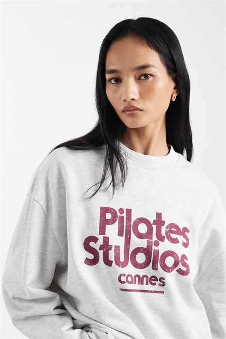 Свитшот свободного кроя с принтом студии пилатеса артикул 153366112