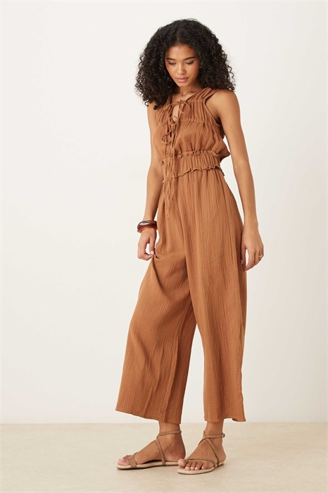 Комбинезон с двойной драпировкой на груди артикул 148040198