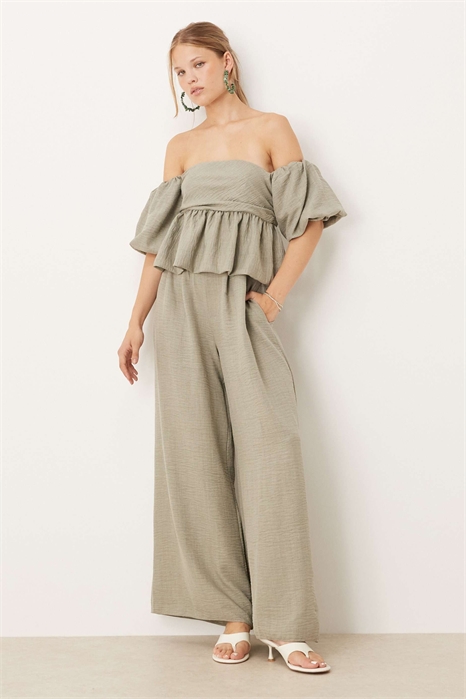 Комбинезон Bardot с объемными рукавами и баской артикул 148490191