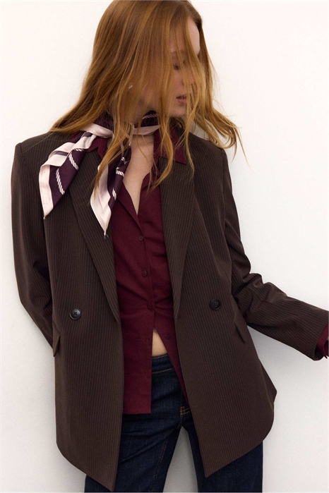 Приталенный блейзер в полоску артикул 155425341