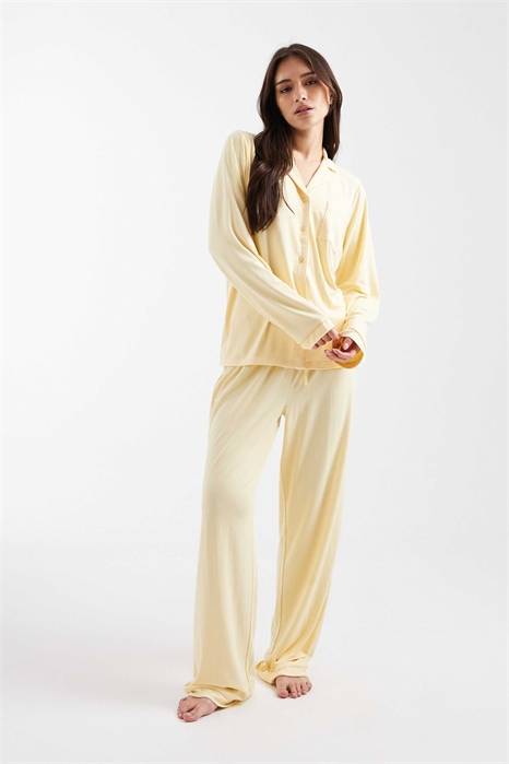 Комплект пижамы из сверхмягкого джерси с воротником-ревер и широкими штанинами артикул 151898783