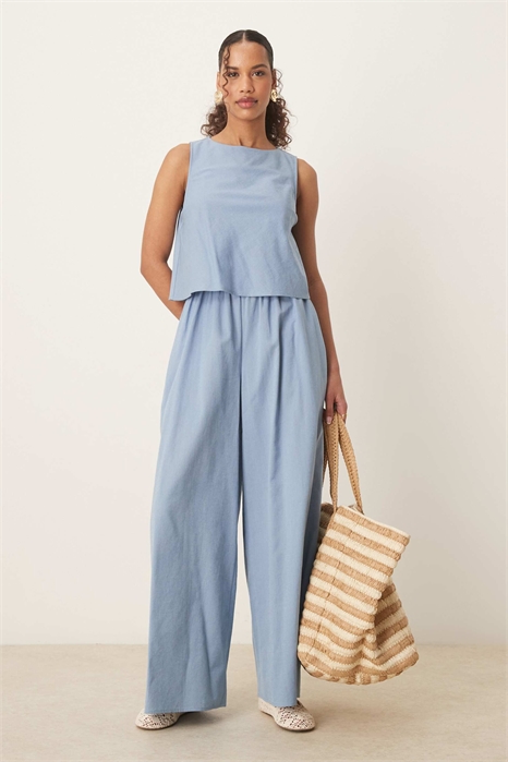 Комбинезон с двумя слоями ткани и открытой спиной артикул 141912825