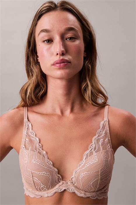 Чувственный бюстгальтер из эластичного кружева с глубоким вырезом и легкой подкладкой артикул 148778919