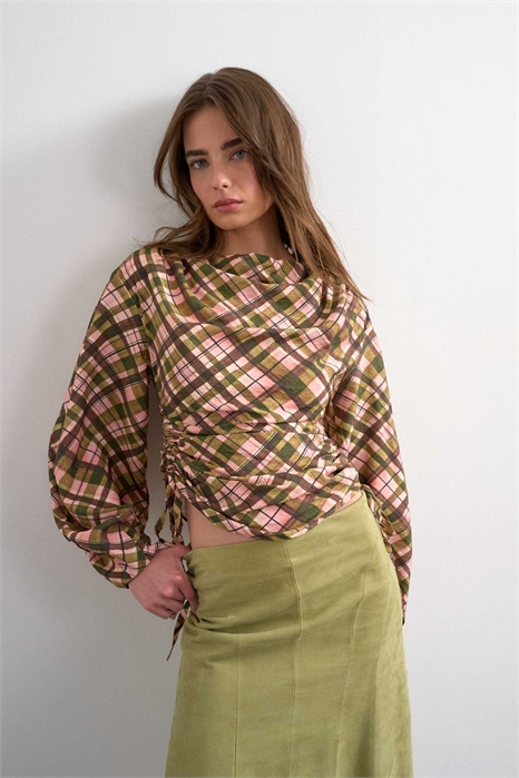 Топ с длинными рукавами и рюшами по бокам артикул 149625094