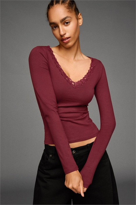 Футболка с длинным рукавом и кружевом артикул 152326394