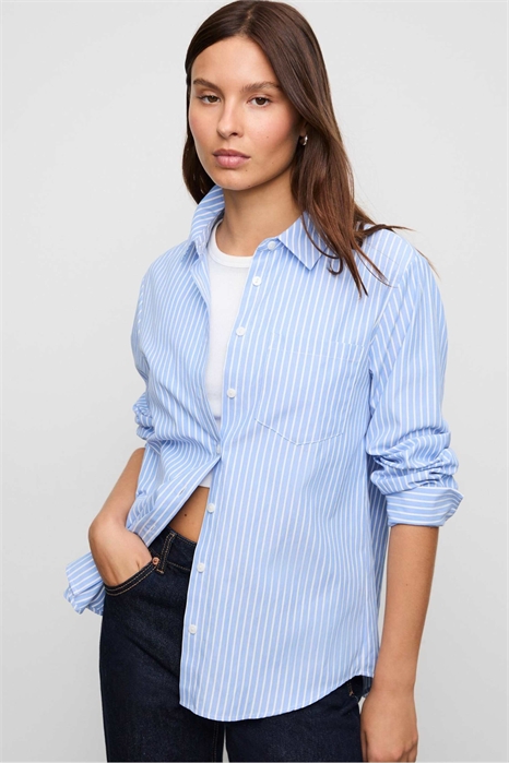 Простая рубашка из полосатого поплина с карманом артикул 151479536