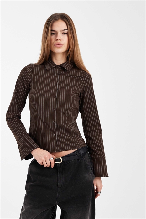 Приталенная рубашка из бенгалина в полоску артикул 153786588