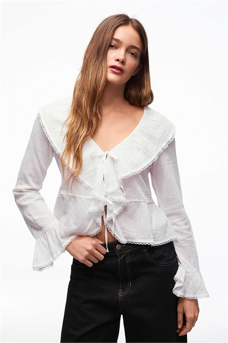 Блузка в стиле рустик с длинными рукавами и оборками артикул 155940759