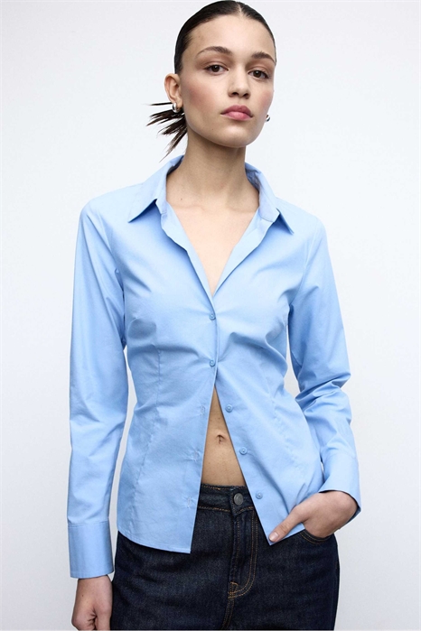 Простая приталенная рубашка артикул 155000728