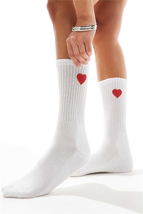 Спортивные ребристые носки с рисунком в виде сердечка артикул 136528816