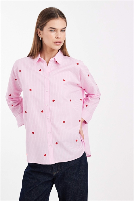 Рубашка с вышивкой в виде сердца артикул 153577543