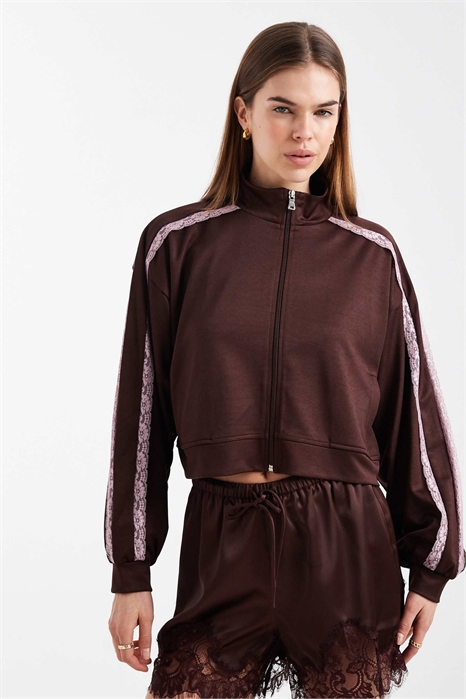 Спортивная куртка из трикотажа с воротником-воронкой и кружевной отделкой артикул 155705880