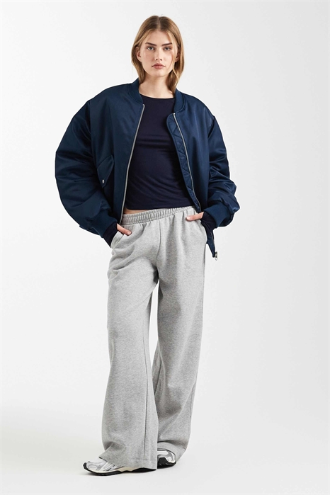 Джоггеры с широкими брючинами и отворотными манжетами артикул 147082703