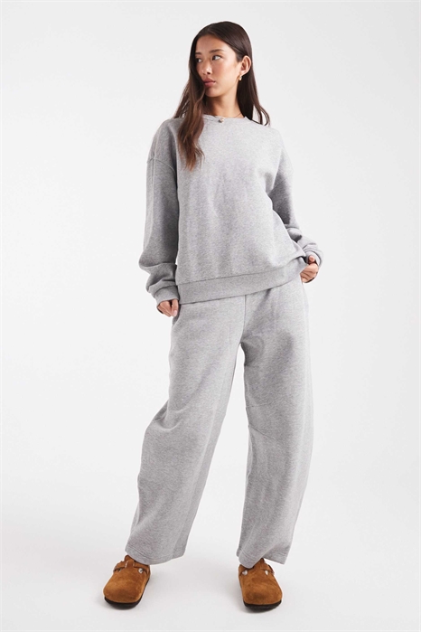 Бегун с отклонением назад и опорой на боковую ногу артикул 147904858