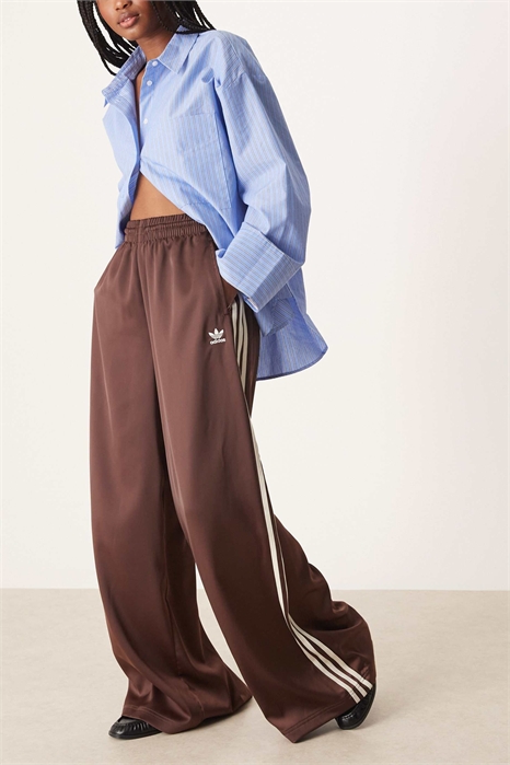 Джоггеры из атласа с широкими брючинами артикул 141910221