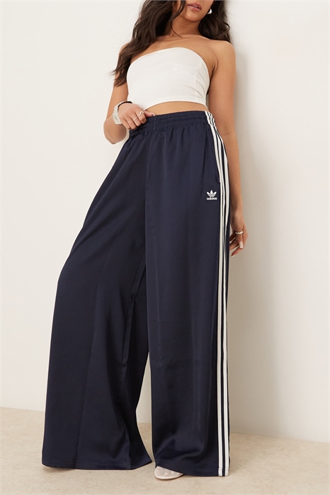 Джоггеры из атласа с широкими брючинами артикул 141910177