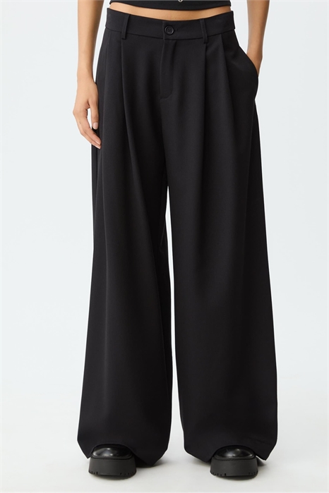 Классические брюки с широкими брючинами и вытачками артикул 148902979