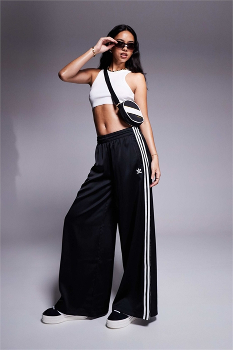 Джоггеры из атласа с широкими брючинами артикул 132496407