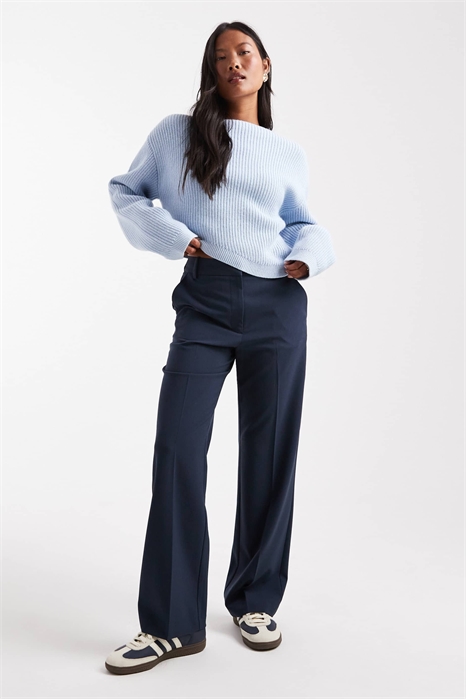 Узкие брюки прямого кроя с зауженным силуэтом артикул 147265272