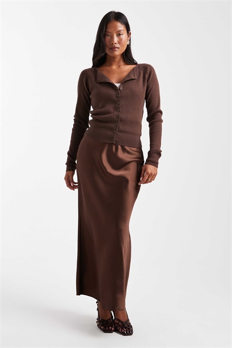 Юбка средней длины из атласа с косой отрезкой артикул 154504782