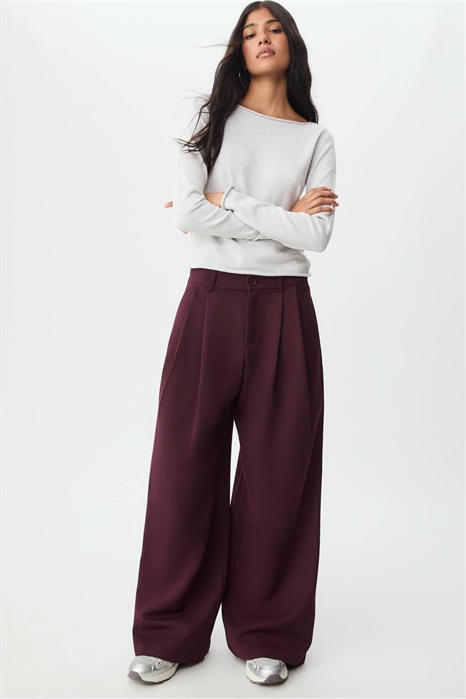 Классические брюки с широкими брючинами и вытачками артикул 152932310