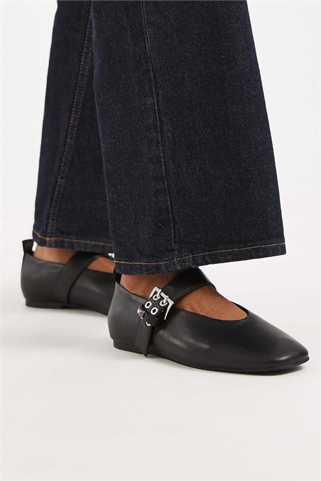 Балетки из натуральной кожи с пряжками артикул 154150461