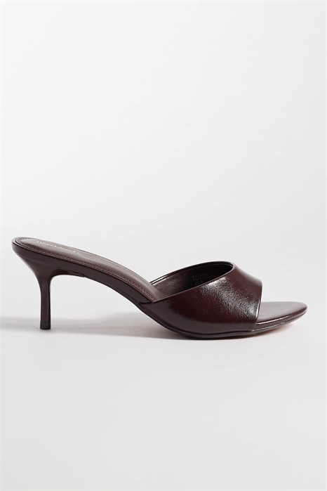 Сандалии на каблуке из полиуретана артикул 155524998