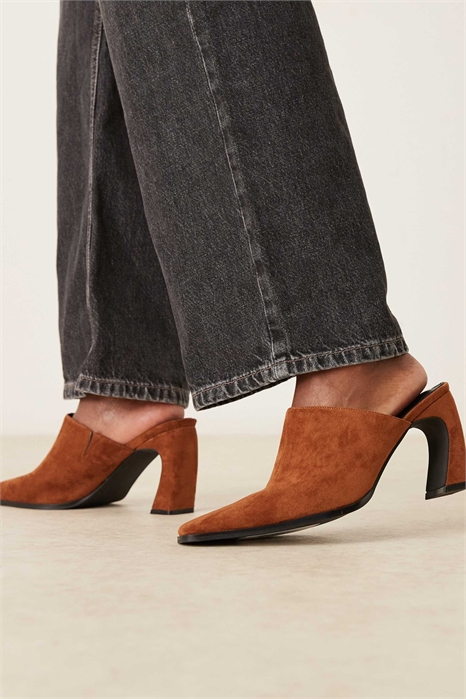 Мули Hania на изогнутом каблуке с заостренным носком артикул 149549677