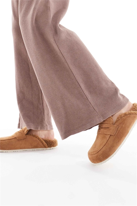 Мюли с меховой подкладкой цвета «сода» артикул 147761695