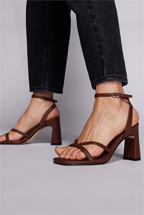 Сандалии Everleigh на блочном каблуке артикул 152193280