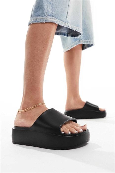 Слиперы Freedom с шипами на плоской подошве артикул 133564638