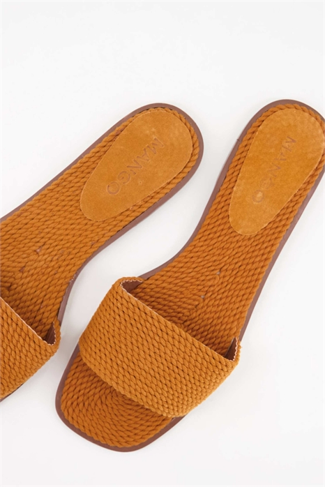 Сандалии с плоской ремешком артикул 1970134