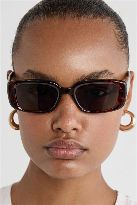 Прямоугольные солнцезащитные очки цвета черепахового панциря артикул 150745919