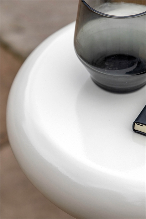 Столик из железобетона артикул 1358226001