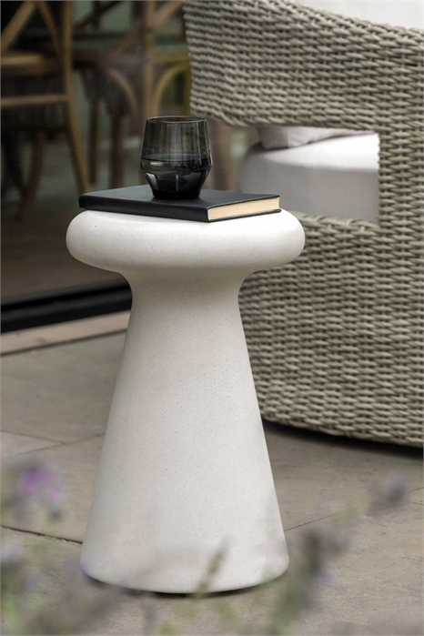 Столик из железобетона артикул 1358226002