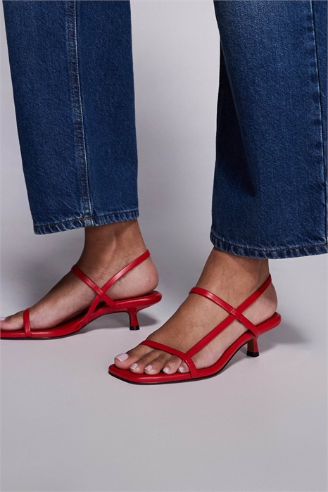 Сандалии на низком каблуке «кошачий лапок» артикул 151997635