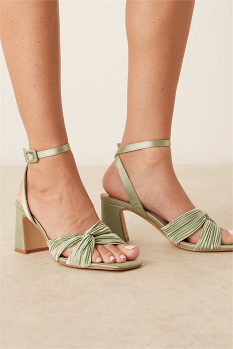 Сандалии Bridal Divaa на каблуке-блок с плиссированной отделкой артикул 149858076