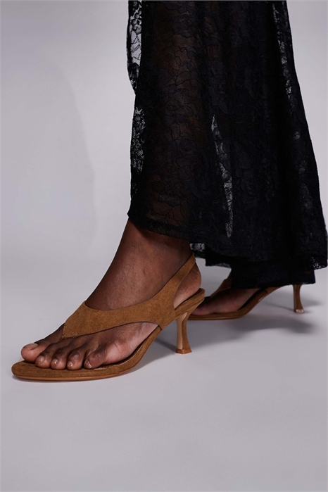 Сандалии Simmi London Ranch на каблуке с открытым носком и ремешком на пятке артикул 154231257