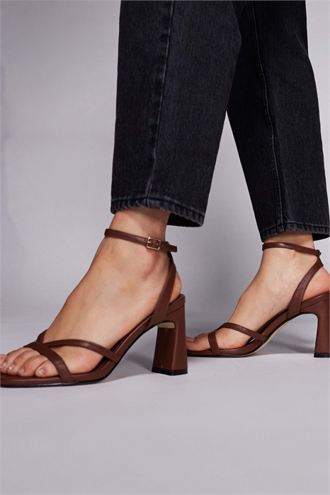 Сандалии Everleigh на блочном каблуке артикул 152193496