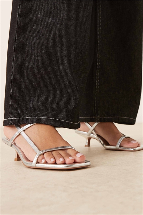 Сандалии на низком каблуке «кошачий лапок» артикул 151997596