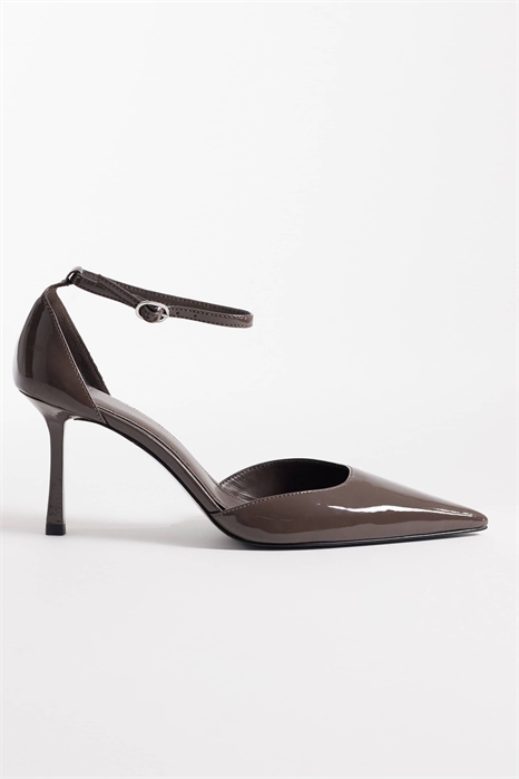 Туфли на каблуке с ремешком на щиколотке артикул 155169536