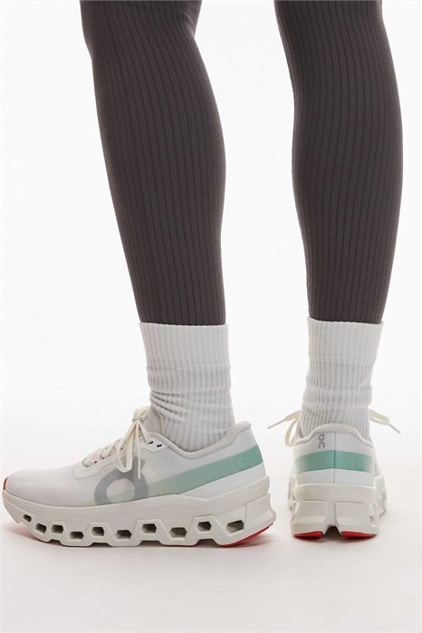 На Cloudmonster 1 для бегунов артикул 153021362