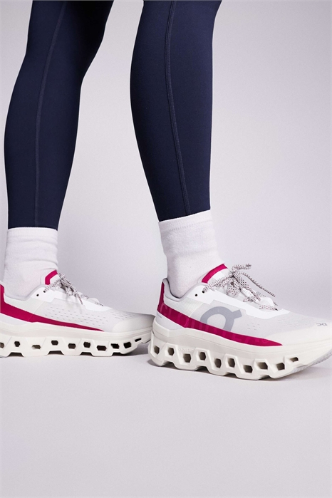 На Cloudmonster для бегунов артикул 143750451