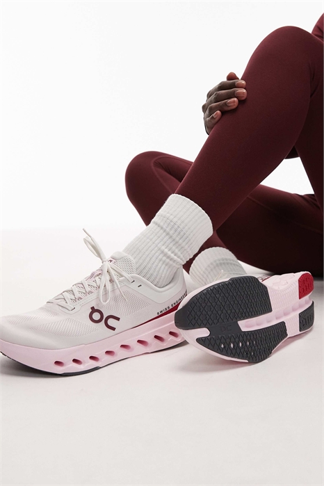 Кроссовки для бега ON Cloudsurfer Next артикул 153021374