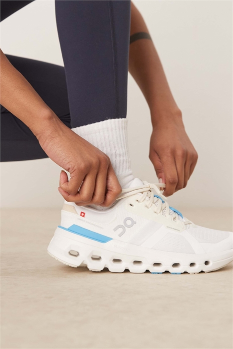 Кроссовки для бега ON Cloudrunner 2 артикул 140890785