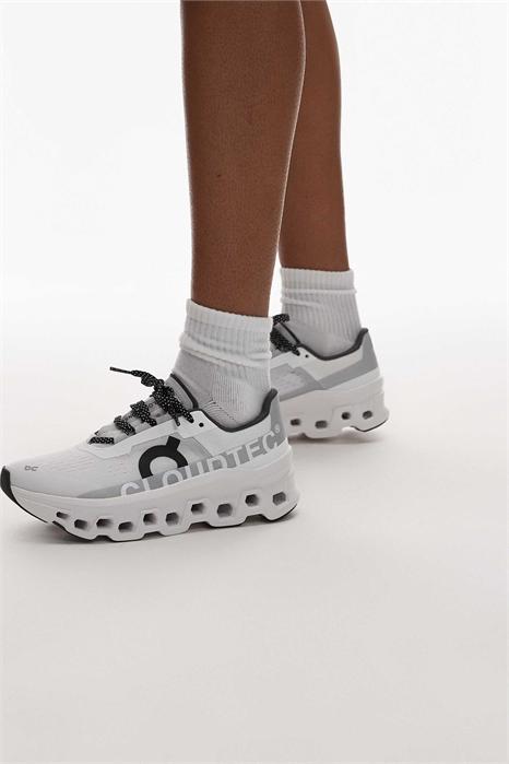 На Cloudmonster для бегунов артикул 127475659